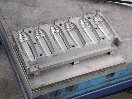 custom plastic bottle mold